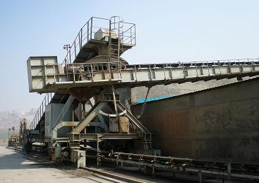 側式懸臂堆料機